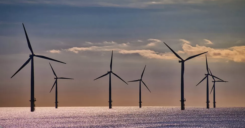 Switching from fossil fuels to renewable energy could save the world as much as $12tn (£10.2tn) by 2050, an Oxford University study says.