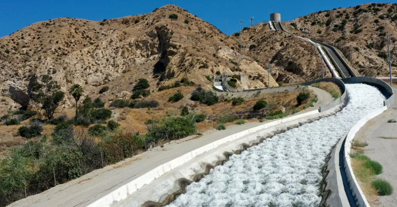 Proposal to place solar panels over the 370-mile Los Angeles Aqueduct to reduce evaporation and add capacity for renewable energy was approved