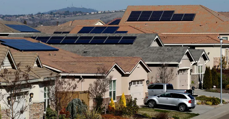 California regulators on Thursday proposed changes to the state's residential solar market designed to encourage more at-home battery systems