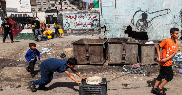 A man in the Gaza Strip is using solar panels to clean water for his neighbors in the midst of a humanitarian crisis.