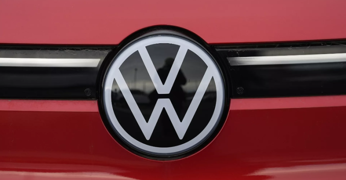 ptp-061724-1 Volkswagen is aiming to increase its appeal to EV customers by offering them the chance of taking a solar panel deal to cut the cost of recharging.