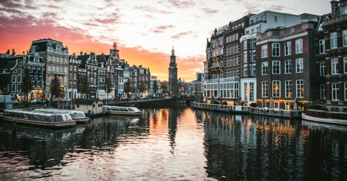 ptp-062024-3 Amsterdam will make installing solar panels and heat pumps easier and allow visible installations on monuments and heritage buildings.